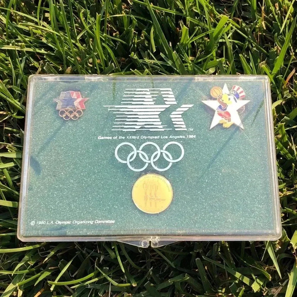 1984 Olympic Basketball Pin set - Picture 2 of 5